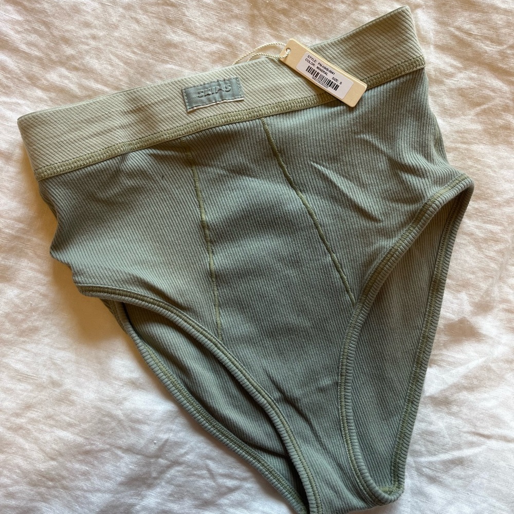 SKIMS Light Sage Green High Waisted Briefs (NWT)